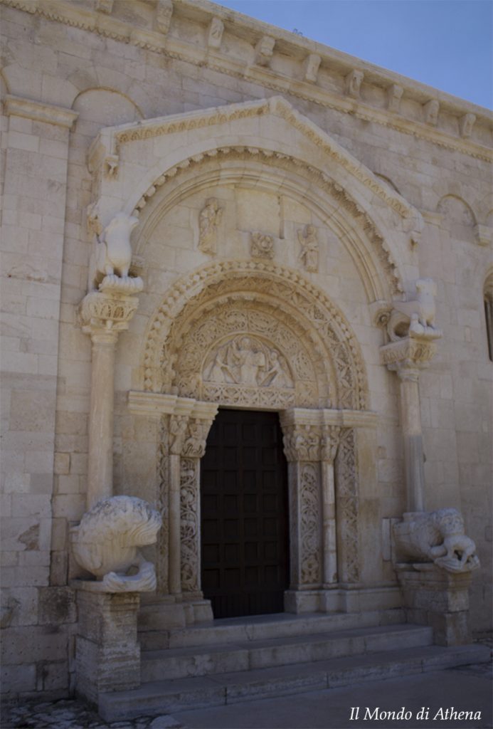 portale dell'abbazia di san leonardo di siponto