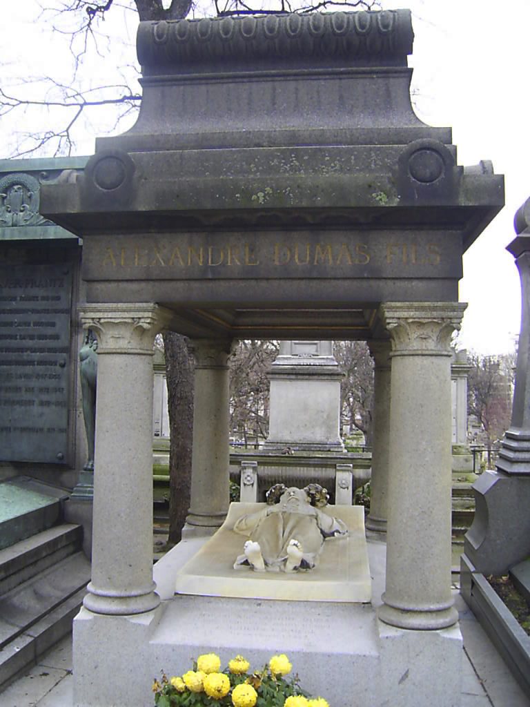 Tomba di Alexandre Dumas figlio nel cimitero di Montmartre