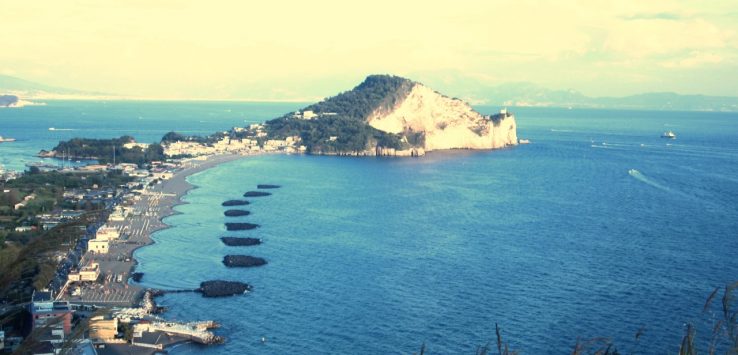 Spiaggia Del Castello Di Baia Mare A Napoli