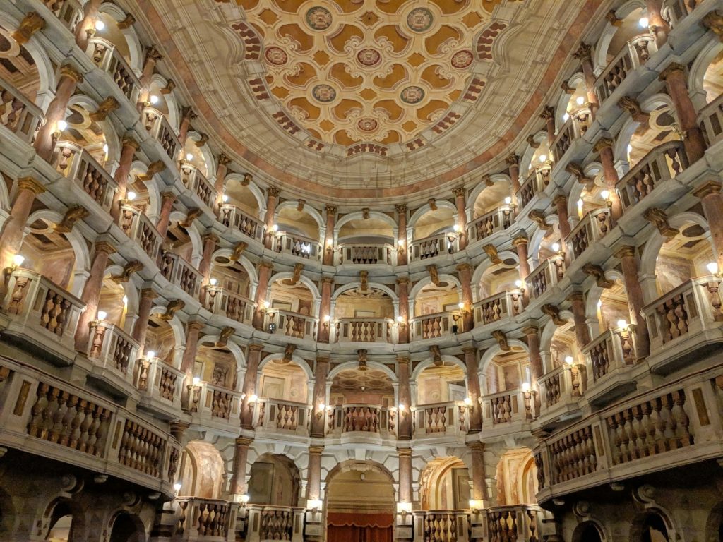 Mantova, cosa vedere in un giorno: il Teatro Bibiena