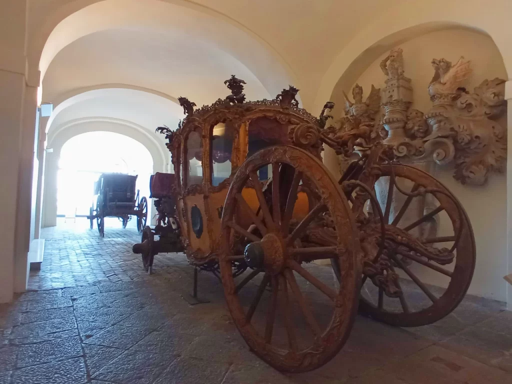 Museo Nazionale di San Martino: sala carrozze reali