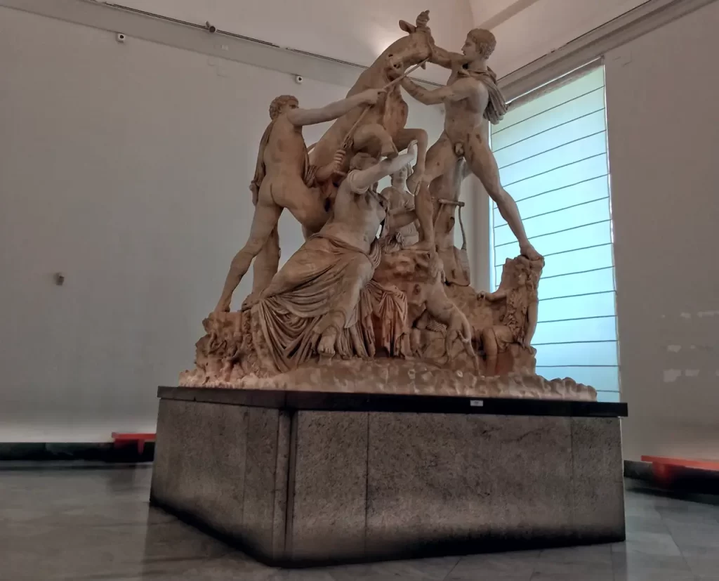 Museo Archeologico di Napoli: Toro Farnese